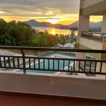 Marina Heights Seaview Resort 2 Lumut Exterior foto